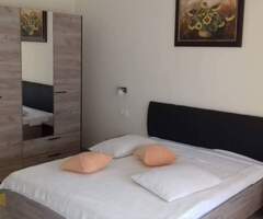 IZNAJMLJUJEM DVA STANA U SKLOPU OBITELJSKE KUĆE