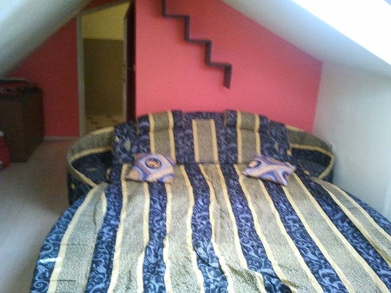 Trazim  APP ,STAN  okolina Zadra