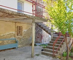 Kuća 94 m² – 10 m od mora, pogled na more, Lisarica (Tribanj – Starigrad)