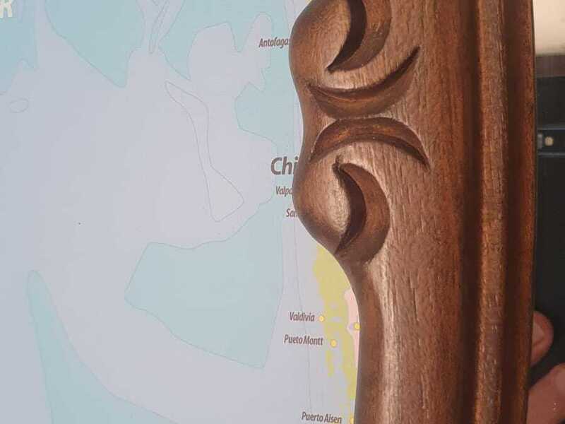 Starinsko ogledalo s drvenim rezbarenim rubom