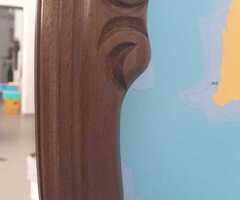 Starinsko ogledalo s drvenim rezbarenim rubom