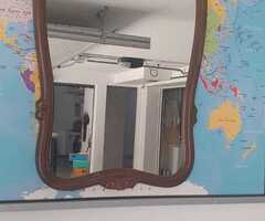 Starinsko ogledalo s drvenim rezbarenim rubom