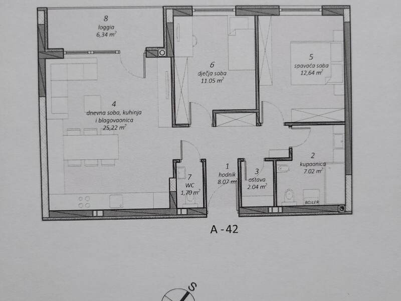 Prodajem dvosobni stan u kvartu Crvene kuće, na 4. katu zgrade s liftom