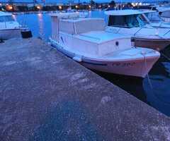 Prodajem drveni brod 7,5m. Unutarnji motor 43ks Lombardini