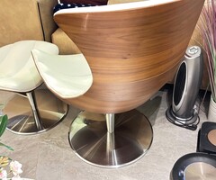 Moderna fotelja bijela sa naslonom za noge