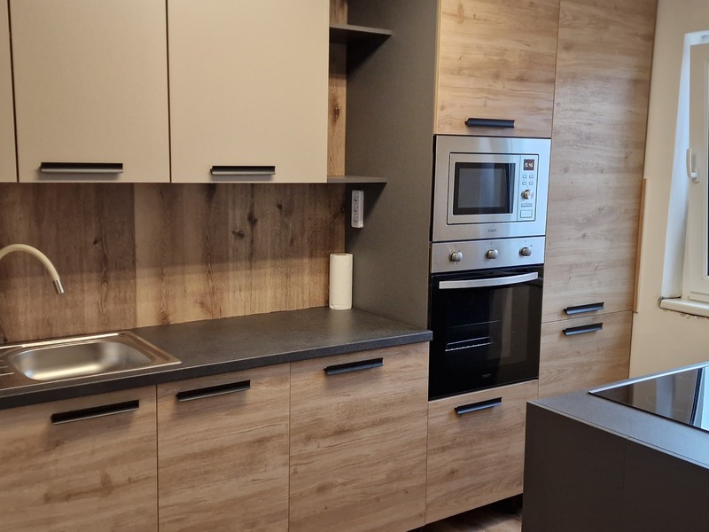 Melada, novo opremljen veliki dnevni,spavaća, kuhinja