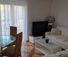 Melada, dnevni,dvije sobe, kuhinja,kupaona