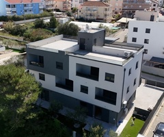 Zadar - Diklovac trosoban stan s vrtom i krovnom terasom najam